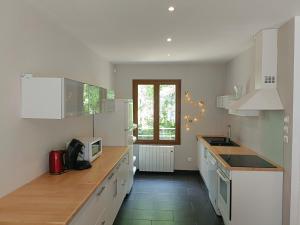 Kjøkken eller kjøkkenkrok på La maison du bois, 10 minutes de l'A71, 10 minutes de Bourges