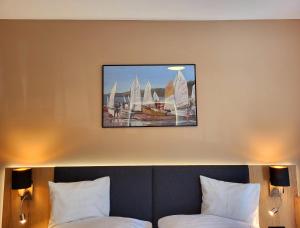A bed or beds in a room at Villa Bauhaus Wellness Apart-Hotel