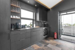 Una cocina o cocineta en Selfoss Modern Cabins