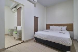 a bedroom with a large bed in a room at Aranis Hotel in Jakarta +26 photos