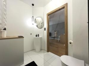 Koupelna v ubytování Mieszczańska Apartment ~ Self check-in 24h ~parking and lift