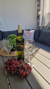 a bottle of wine and two wine glasses on a table at Mobile Home PLAGE in Drage