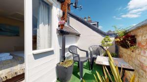 a balcony with a table and chairs on a house at Portland Street Apartment in Leamington Spa