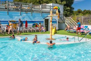 Bazén v ubytovaní Camping Saint-Hilaire-de-Riez alebo v jeho blízkosti