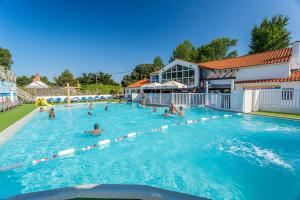 Bazén v ubytovaní Camping Saint-Hilaire-de-Riez alebo v jeho blízkosti