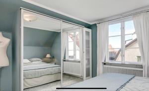 Postelja oz. postelje v sobi nastanitve Stor och lyxig villa mitt i Visby innerstad