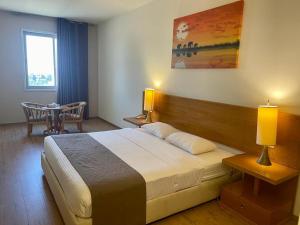 Postel nebo postele na pokoji v ubytování Caesar Hotel Ramallah + 37 fotografií
