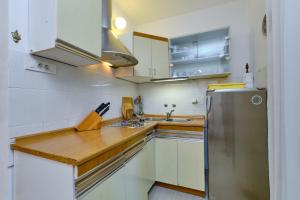 Kuchyň nebo kuchyňský kout v ubytování Apartments Marija