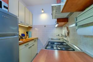 Kuchyň nebo kuchyňský kout v ubytování Apartments Marija