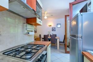 Kuchyň nebo kuchyňský kout v ubytování Apartments Marija