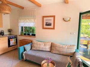 a living room with a couch and a table at Liwia Park in Niechorze