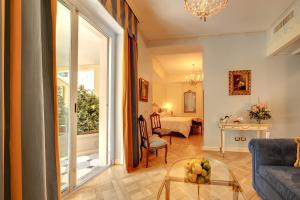 a living room with a couch and a table at Hotel Villa e Palazzo Aminta in Stresa