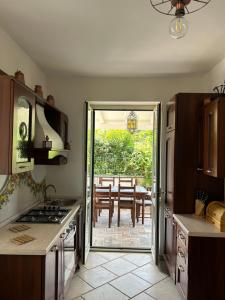 a kitchen with a door leading to a dining room at Villa Simona in Matonti