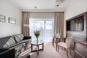 Posezení v ubytování Hotel Różany Gaj - Destigo Hotels