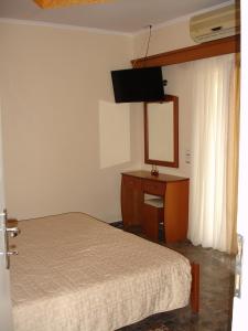 Postel nebo postele na pokoji v ubytování Bozikis Apartments & Studios