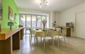 a kitchen and dining room with a table and chairs at 4 Bedroom Cozy Home In Mascalucia in Mascalucia