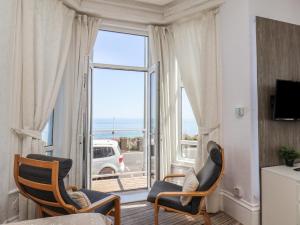 Televisyen dan/atau pusat hiburan di 2 Beach View Beaconsfield House