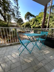 a blue table and chairs on a patio at Appartement avec Wifi La Baule Les Pins in La Baule