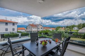 Ban công/sân hiên tại Apartments Murvica De Luxe