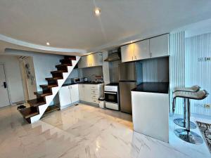 Köök või kööginurk majutusasutuses Stunning Duplex Studio in JLT