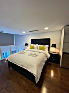 Voodi või voodid majutusasutuse Stunning Duplex Studio in JLT toas