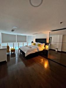 Voodi või voodid majutusasutuse Stunning Duplex Studio in JLT toas