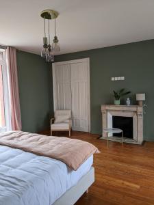 Ένα ή περισσότερα κρεβάτια σε δωμάτιο στο Domaine du Cambos