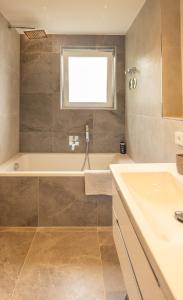 Fotografie z fotogalerie ubytování SweetHome - DAH03 - LUXUS PUR Apartment, Küche, TV v destinaci Dachau