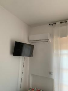 TV a/nebo společenská místnost v ubytování Nontiscordardimé Apt