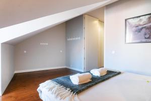 Ένα ή περισσότερα κρεβάτια σε δωμάτιο στο Lisbon Five Stars Apartments Combro 7 +84 φωτογραφίες