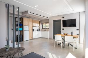 A kitchen or kitchenette at Aida Luxury Villas Még 27 kép