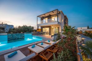 The swimming pool at or close to Aida Luxury Villas