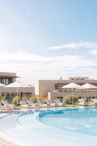 uma representação da piscina no resort em White Shell Beach Villas em Porches