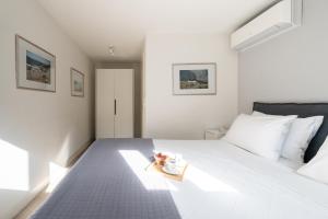 Cama ou camas em um quarto em Ammoa Beach Residences
