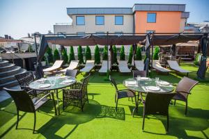 Restoran või mõni muu söögikoht majutusasutuses Cosmopolitan Hotel & Wellness