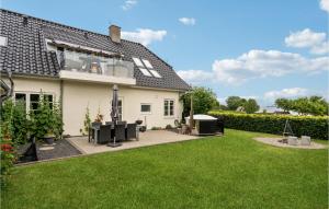 a house with a yard with green grass at 2 Bedroom Awesome Apartment In Hejls in Hejls