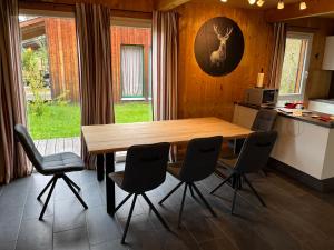 A kitchen or kitchenette at Alpenferienhaus Sophia
