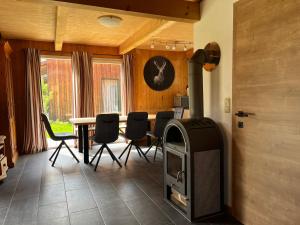 A seating area at Alpenferienhaus Sophia