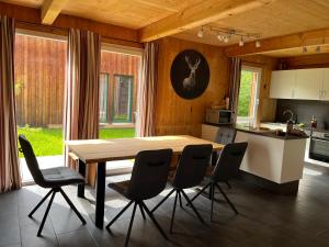 a kitchen with a table and chairs in a room at Alpenferienhaus Sophia in Sankt Lorenzen ob Murau