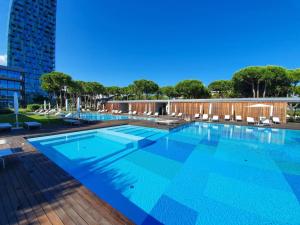 Swimmingpoolen hos eller tæt på Merville family apartment