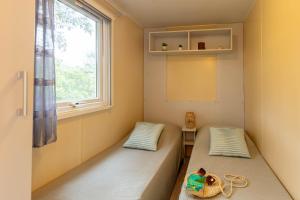 Το σπα ή/και άλλες εγκαταστάσεις ευεξίας στο L Arbousier, mobil-home vue dégagée sur la mer