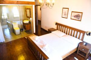 Katil atau katil-katil dalam bilik di Anhel Hotel