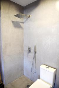 Bilik mandi di Anhel Hotel