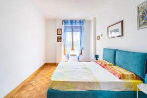 A bed or beds in a room at Casa San Saturnino appartamento 8 posti Cagliari centro