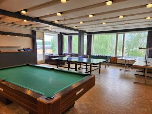 Biliár nebo kulečník v ubytování Hotel Østersø