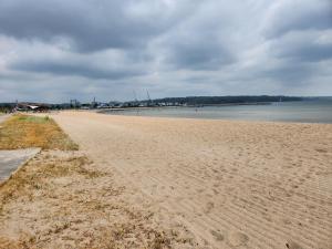 a sandy beach with the ocean in the background at Hotel Østersø in Aabenraa