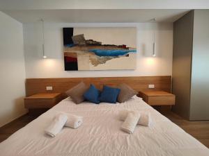 Postel nebo postele na pokoji v ubytování Carducci Art Guesthouse