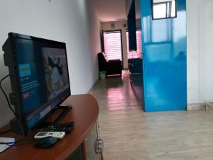 TV i/ili zabavni centar u objektu Halo Sunday Empire City by Kenangan Home 4 Paxs Room