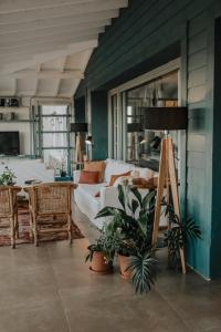 a living room with a couch and a table at Amaike Hotel Golf & Spa in Tandil