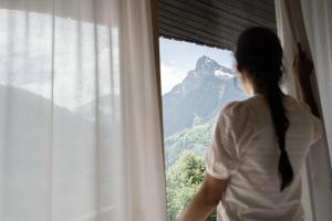 Pemandangan gunung umum atau pemandangan gunung yang diambil dari hotel